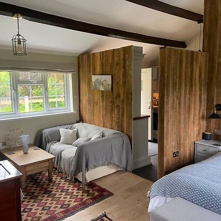 Couples Getaway, With Mountain Views/Dog Friendly Villa Crickhowell Exterior photo