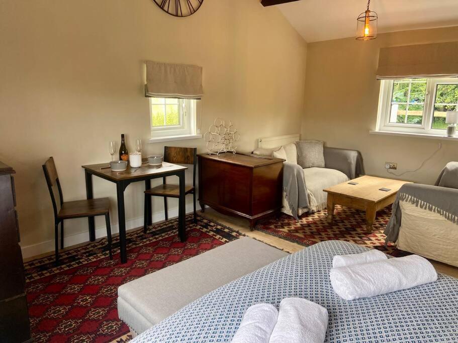 Couples Getaway, With Mountain Views/Dog Friendly Villa Crickhowell Exterior photo