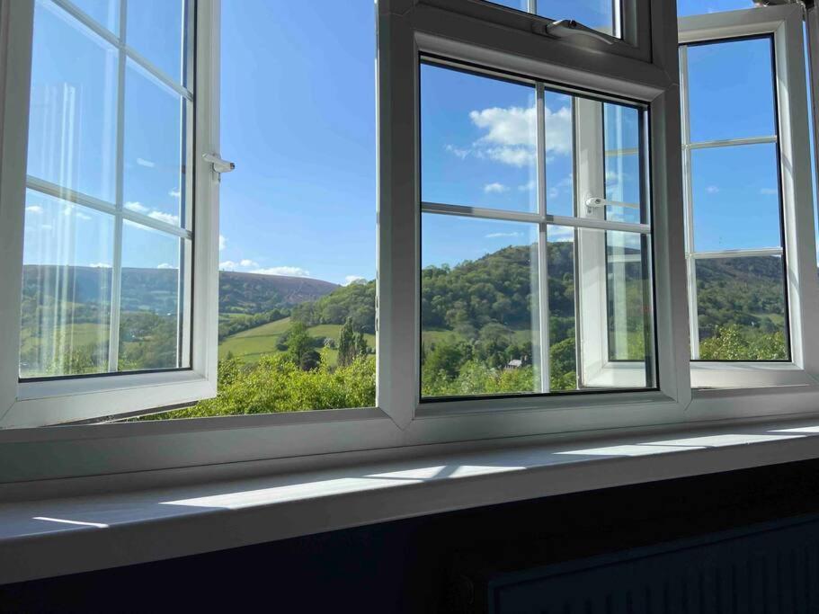 Couples Getaway, With Mountain Views/Dog Friendly Villa Crickhowell Exterior photo