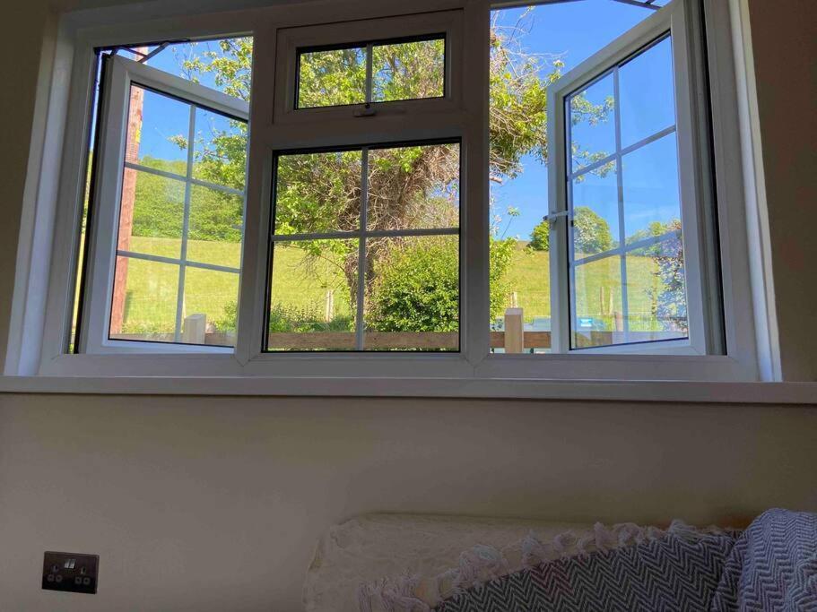 Couples Getaway, With Mountain Views/Dog Friendly Villa Crickhowell Exterior photo